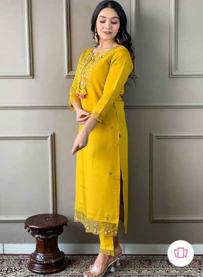 Women Floral Embroidered Regular Thread Work Chanderi Cotton Kurta with Trousers & With Dupatta