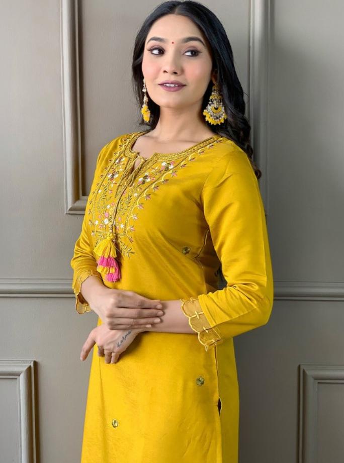Women Floral Embroidered Regular Thread Work Chanderi Cotton Kurta with Trousers & With Dupatta