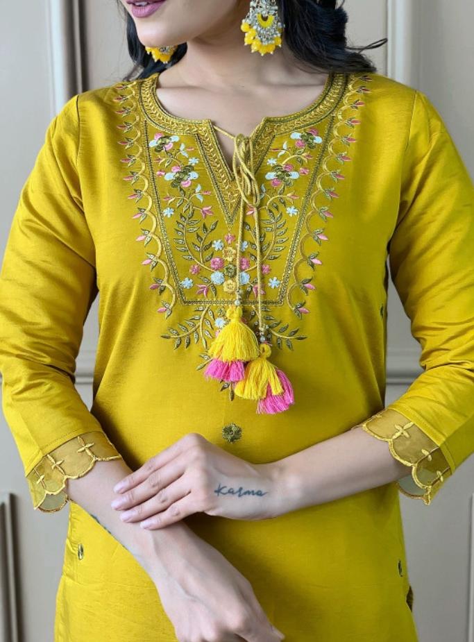 Women Floral Embroidered Regular Thread Work Chanderi Cotton Kurta with Trousers & With Dupatta