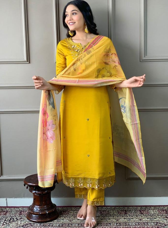 Women Floral Embroidered Regular Thread Work Chanderi Cotton Kurta with Trousers & With Dupatta